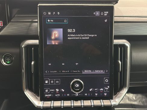 Used 2025 GMC Acadia Elevation w/ Elevation Premium Package image 12