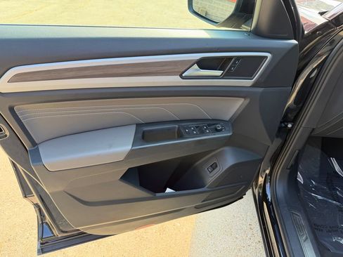 Certified 2023 Volkswagen Atlas SEL AWD/4WD image 9
