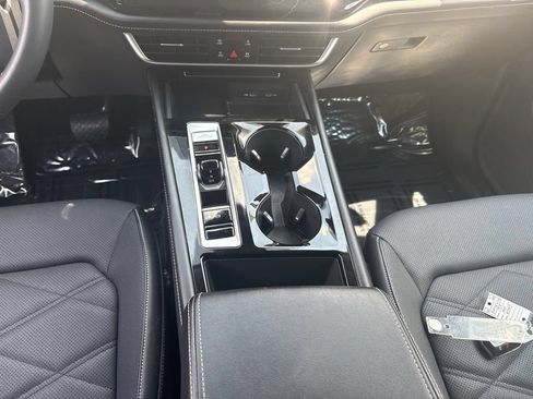 Used 2024 Volkswagen Atlas SE FWD image 19
