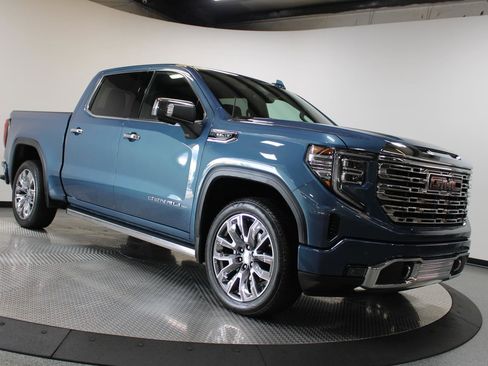 Used 2025 GMC Sierra 1500 Denali w/ Denali Reserve Package AWD/4WD image 12