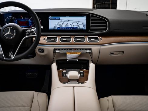 New 2026 Mercedes-Benz GLS 450 4MATIC image 37