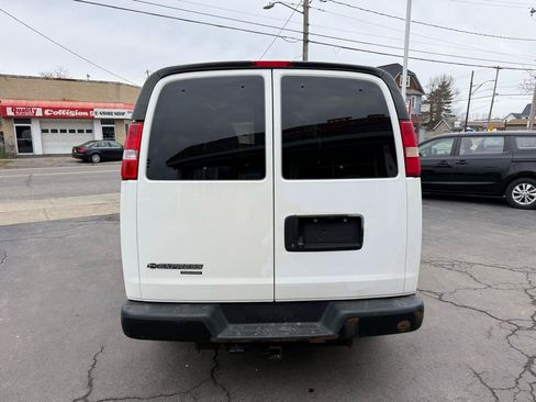Used 2015 Chevrolet Express 2500 RWD image 6