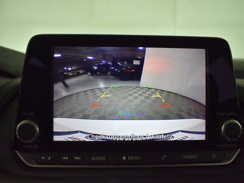 Used 2025 Nissan Rogue S AWD/4WD image 18