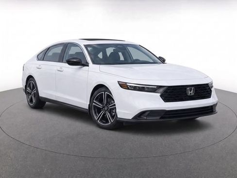 Used 2023 Honda Accord Sport image 2