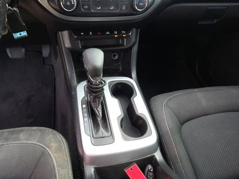 Used 2022 Chevrolet Colorado LT w/ Safety Package RWD image 19