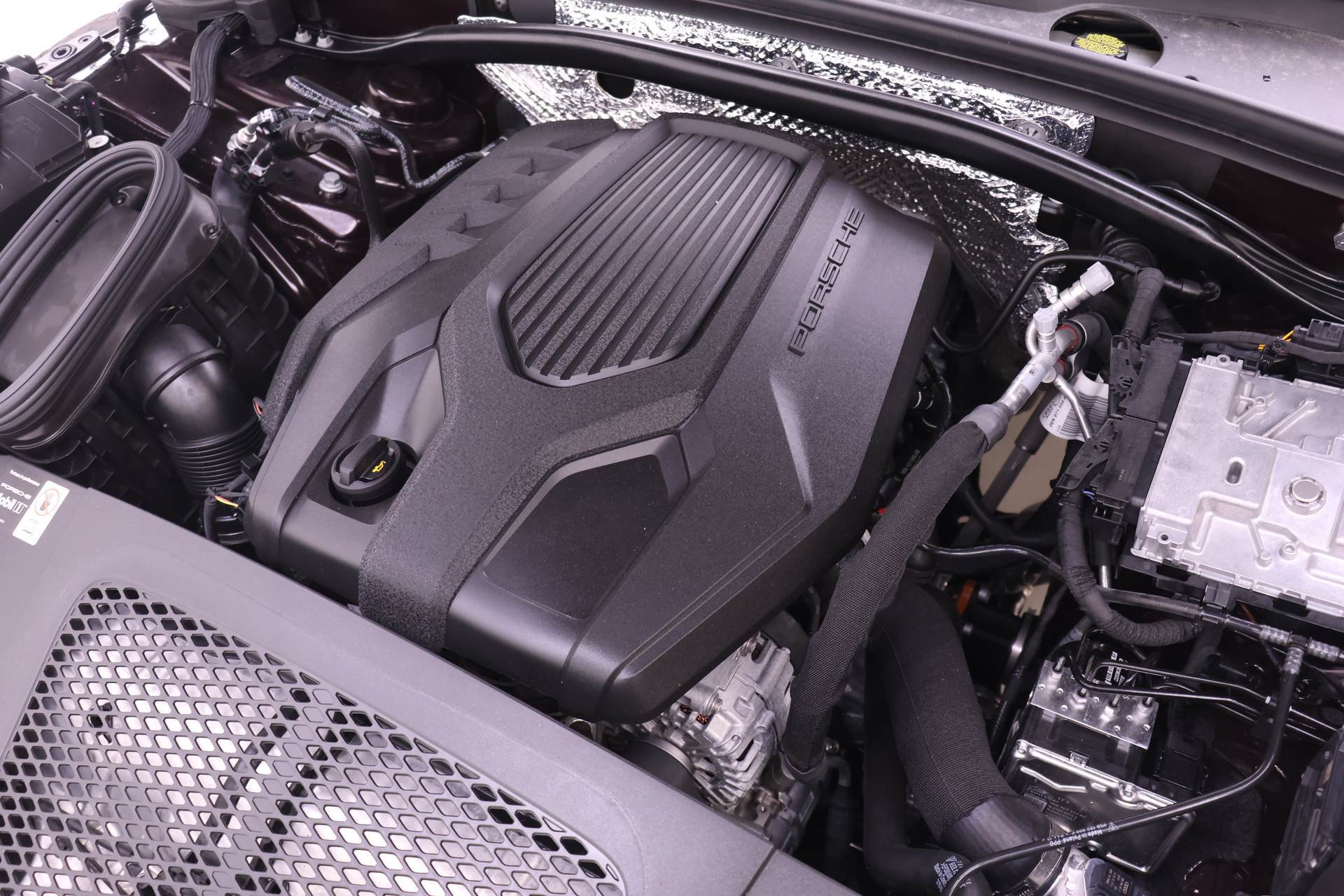 Used 2026 Porsche Macan AWD/4WD image 25