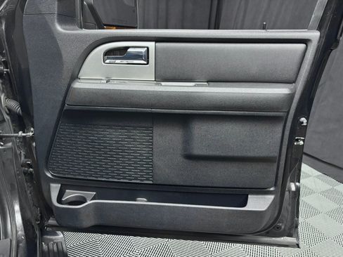 Used 2015 Ford Expedition XLT w/ Equipment Group 202A AWD/4WD image 23