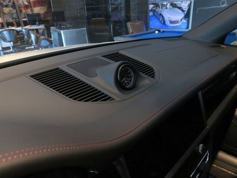 Used 2023 Porsche Macan image 24