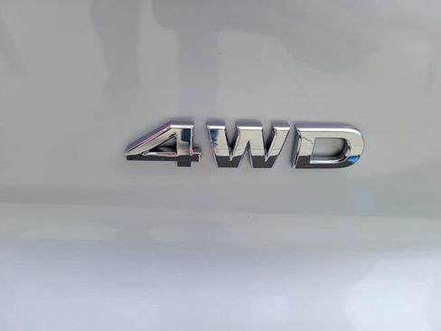 New 2025 Nissan Pathfinder SV image 6