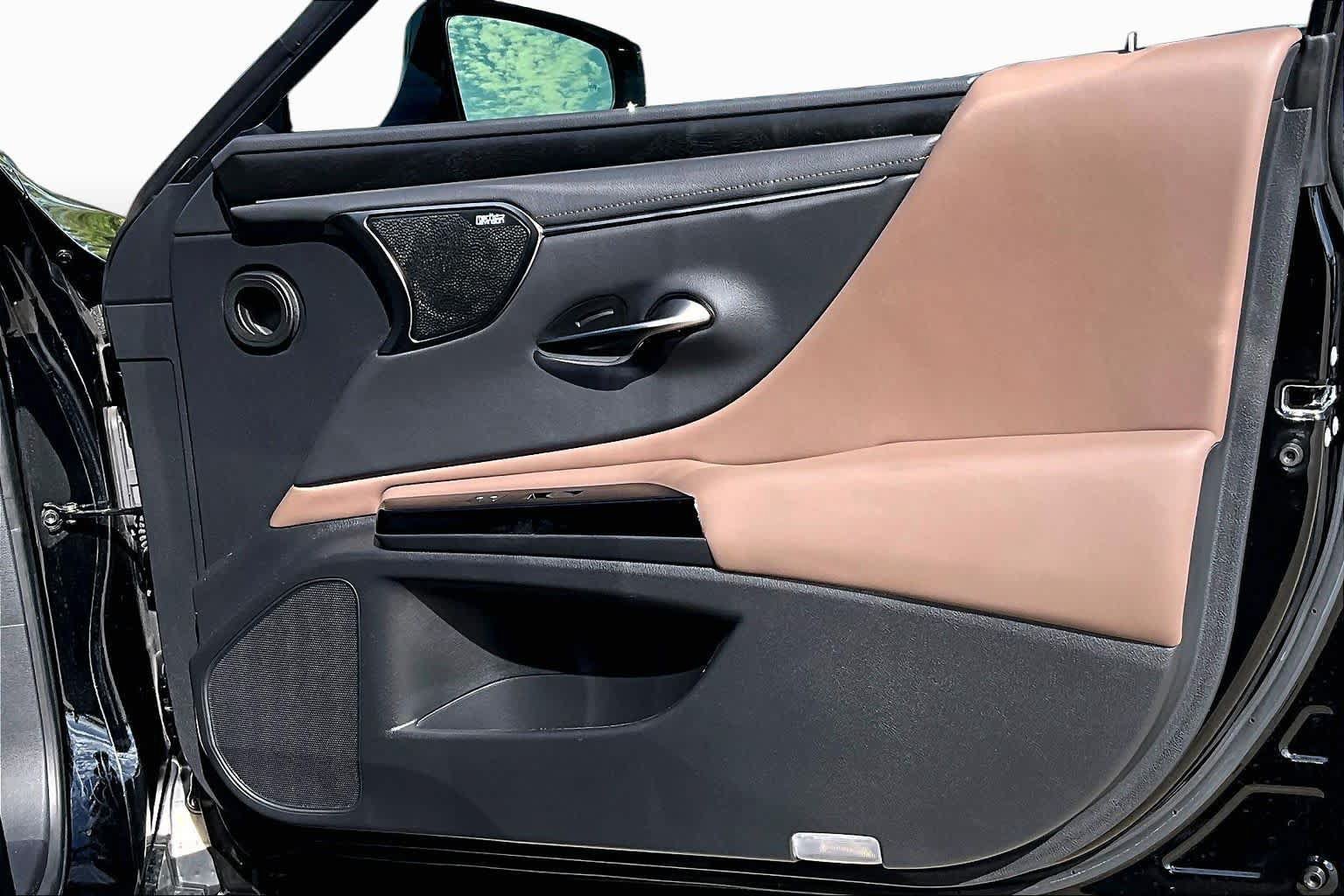 Used 2024 Lexus ES 350 Ultra Luxury w/ Accessory Package (Z2) FWD image 22