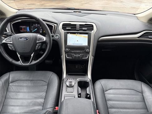 Used 2017 Ford Fusion SE w/ Fusion SE Technology Package image 24