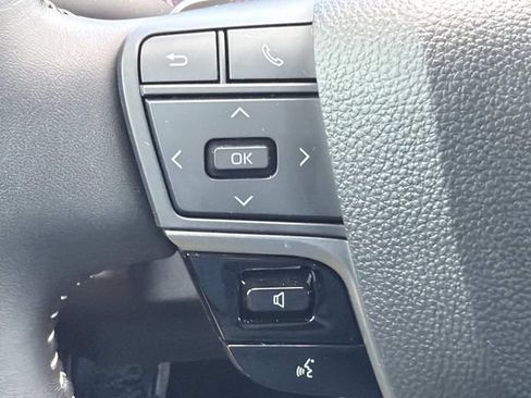 Used 2025 Toyota Camry SE FWD image 26