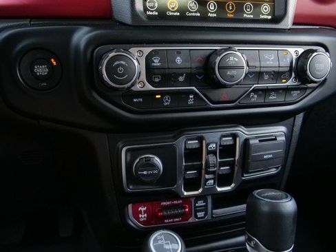 Used 2022 Jeep Gladiator Rubicon w/ LED Lighting Group AWD/4WD image 21