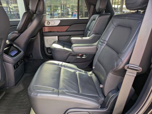 Used 2023 Lincoln Navigator Reserve image 14