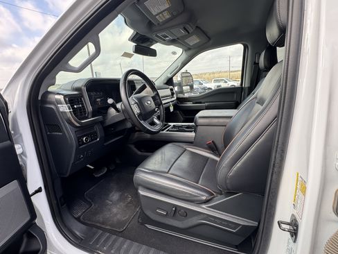 Used 2025 Ford F250 Lariat w/ Chrome Package image 14