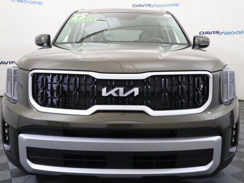 Used 2025 Kia Telluride EX w/ EX Captain's Chair Package image 13