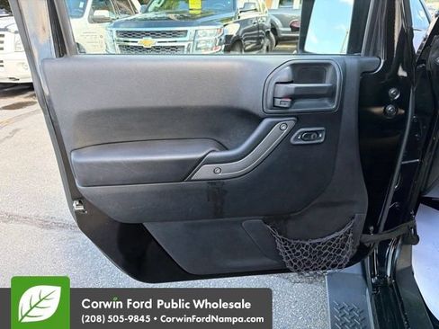 Used 2018 Jeep Wrangler Sport AWD/4WD image 12