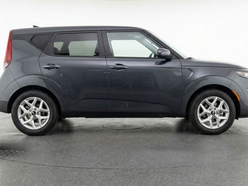 Used 2025 Kia Soul LX w/ LX Technology Package image 11