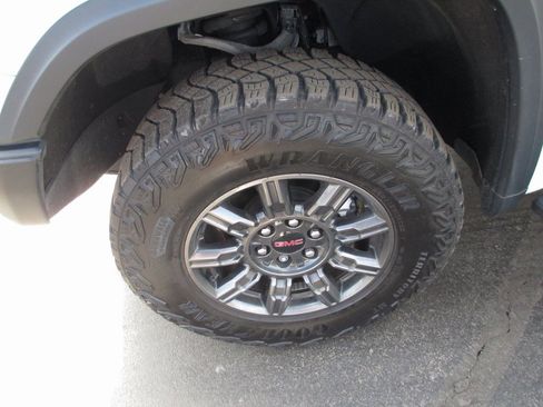 Used 2024 GMC Sierra 1500 AT4X image 14