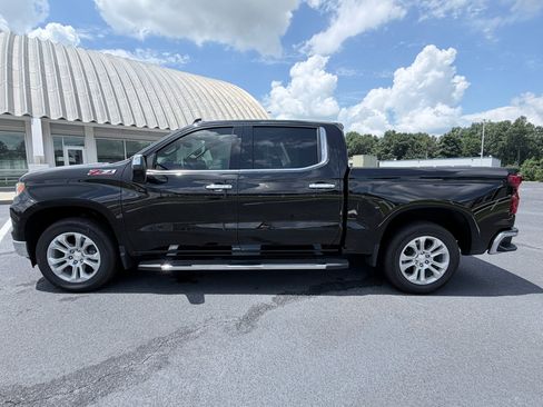 Used 2022 Chevrolet Silverado 1500 LTZ w/ Technology Package AWD/4WD image 5