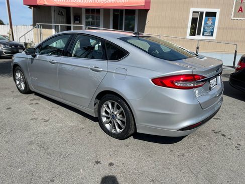 Used 2017 Ford Fusion SE image 5