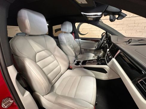 Used 2025 Porsche Macan Turbo AWD/4WD image 3