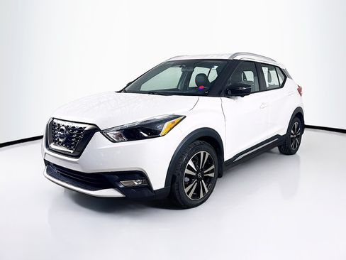 Used 2019 Nissan Kicks SR w/ SR Premium Package FWD image 4