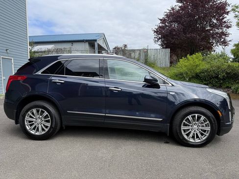 Used 2017 Cadillac XT5 Luxury w/ Driver Awareness Package FWD image 2