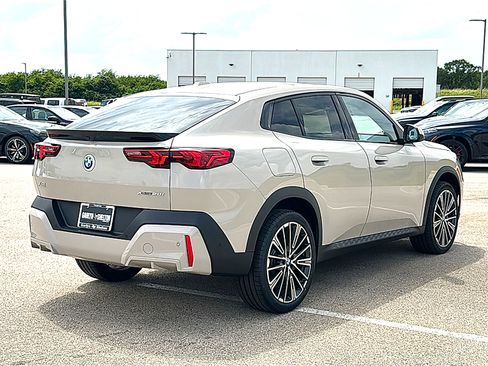 New 2026 BMW X2 xDrive28i w/ Technology Package AWD/4WD image 8
