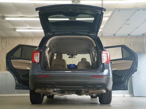 Used 2021 Ford Explorer XLT RWD image 41