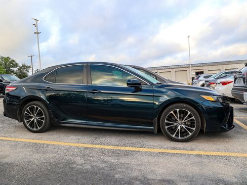 Used 2020 Toyota Camry SE FWD image 6
