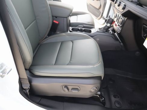 New 2026 Jeep Gladiator Mojave image 14