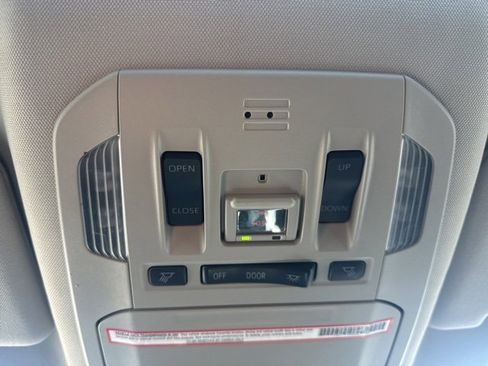 Used 2022 Toyota Highlander XLE image 38