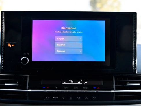 Used 2025 Toyota Sienna LE FWD image 15