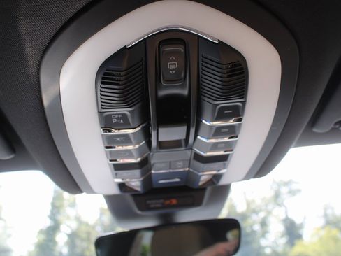 Used 2021 Porsche Macan image 56