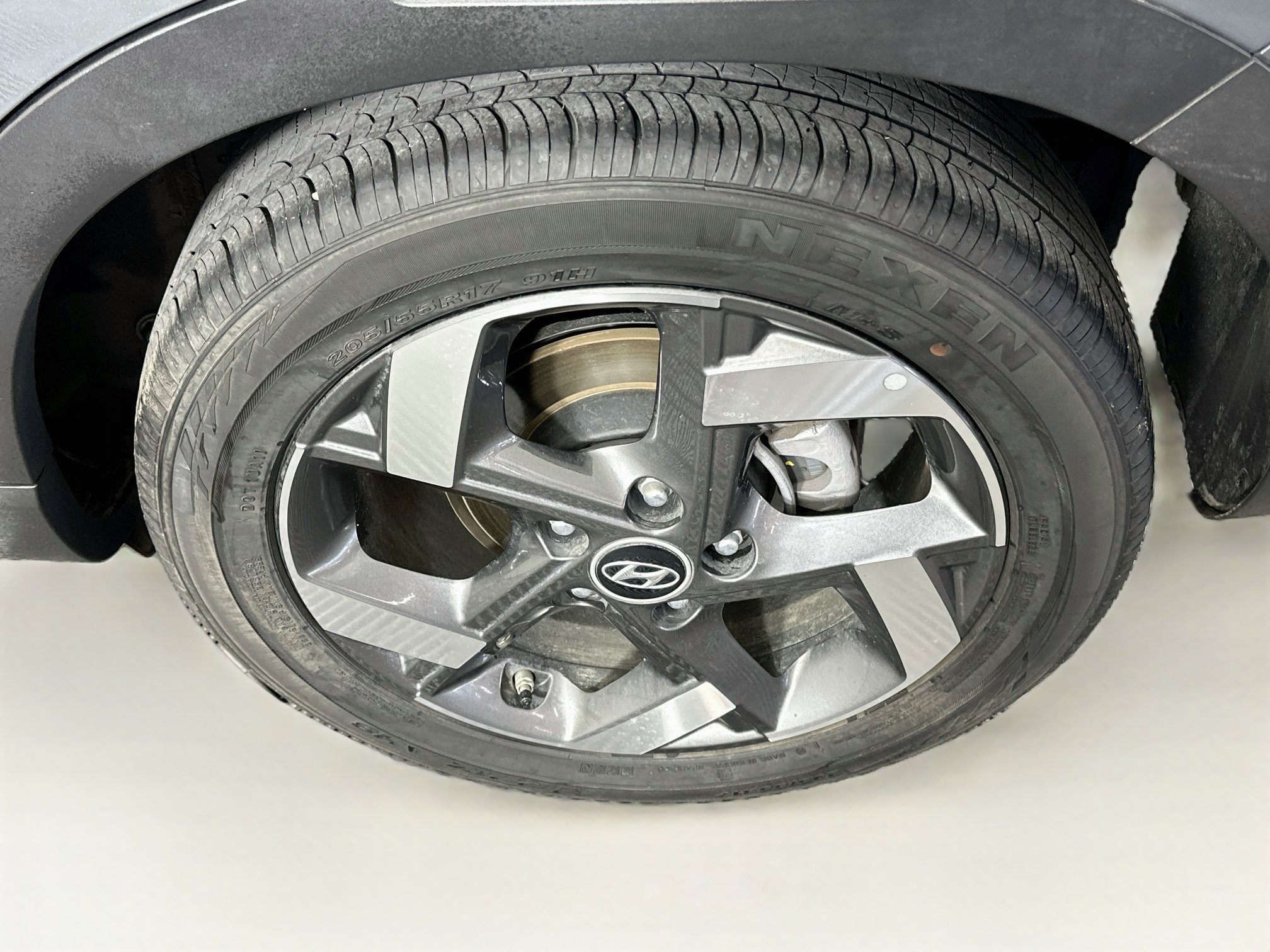 Used 2025 Hyundai Venue SEL FWD image 11