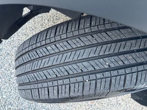 Certified 2021 Volkswagen Tiguan SE w/ Panoramic Sunroof Package image 36