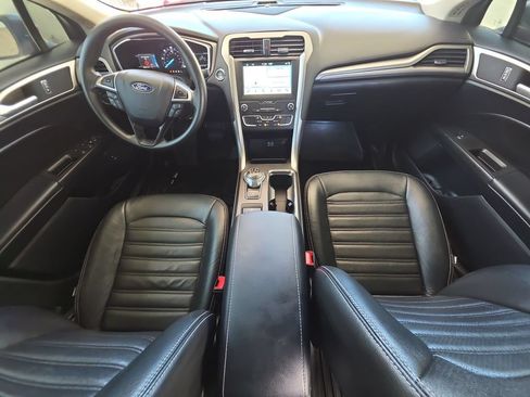 Used 2019 Ford Fusion SE FWD image 21