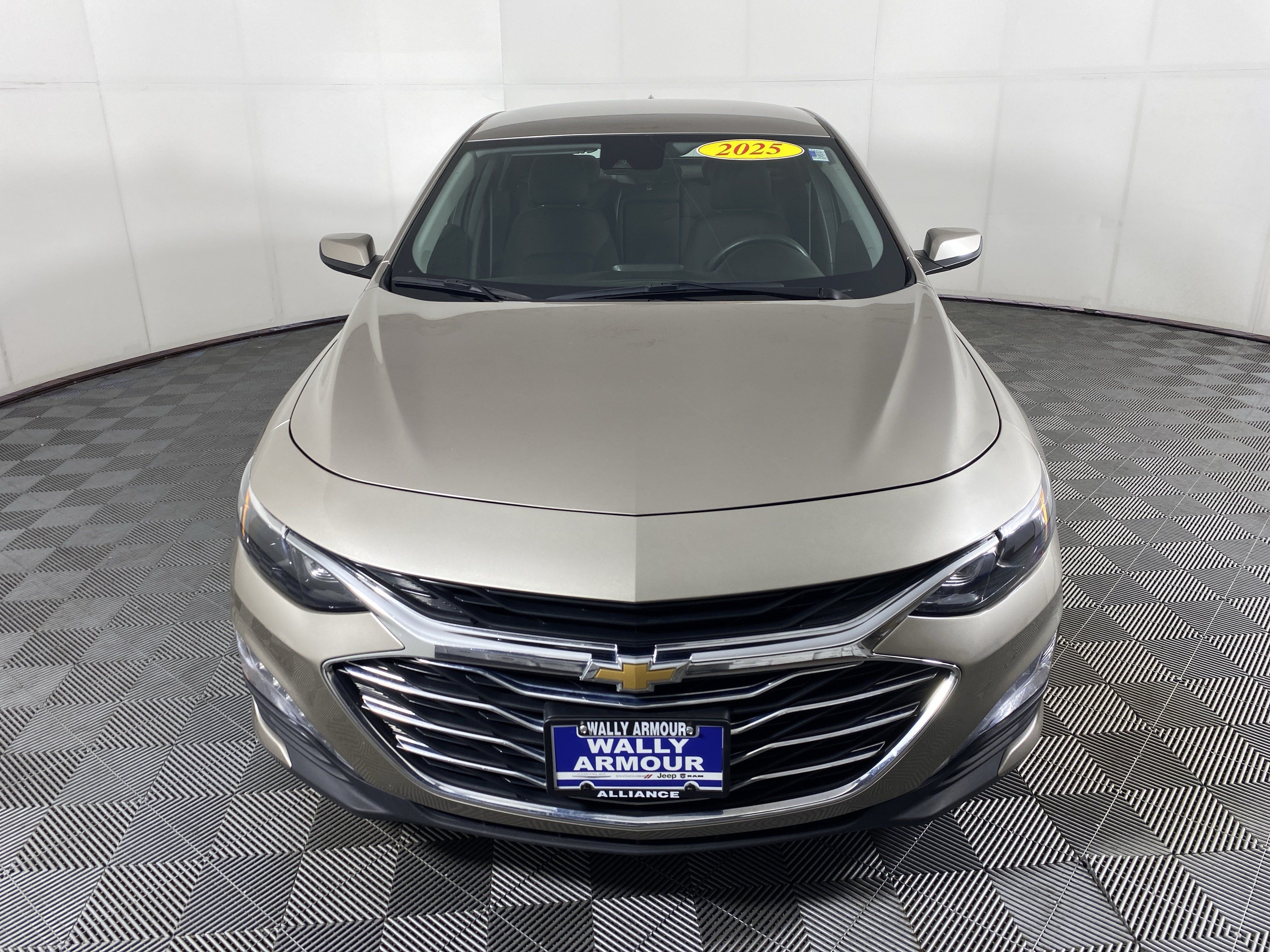 Used 2025 Chevrolet Malibu LT FWD image 11