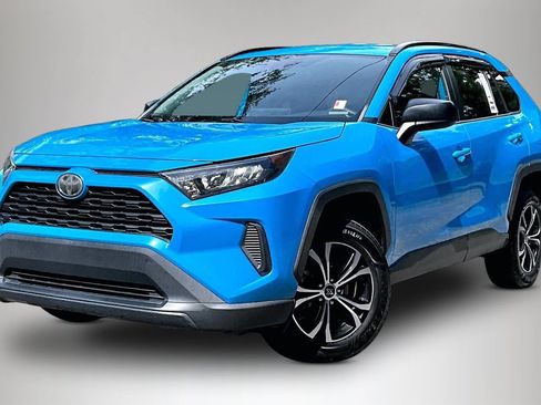 Used 2021 Toyota RAV4 LE FWD image 1