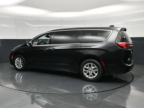 Certified 2023 Chrysler Pacifica Touring-L FWD image 10