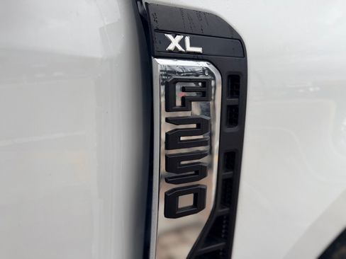 Used 2024 Ford F250 XL w/ 360-Degree Camera Package RWD image 26