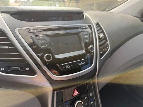 Used 2014 Hyundai Elantra SE w/ Option Group 02 FWD image 21