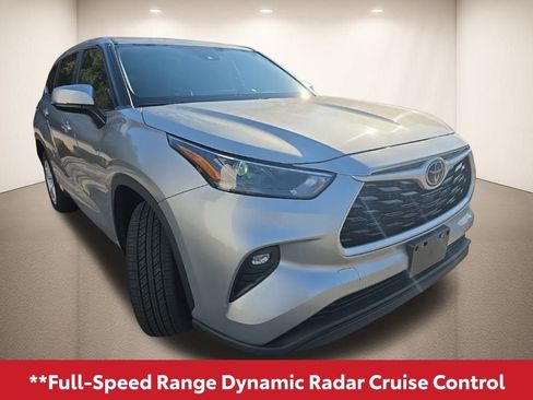 Used 2024 Toyota Highlander LE image 9