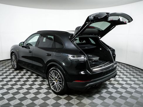 Certified 2023 Porsche Cayenne Platinum Edition AWD/4WD image 36