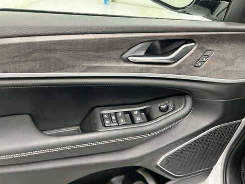 New 2026 Jeep Grand Cherokee Limited image 22