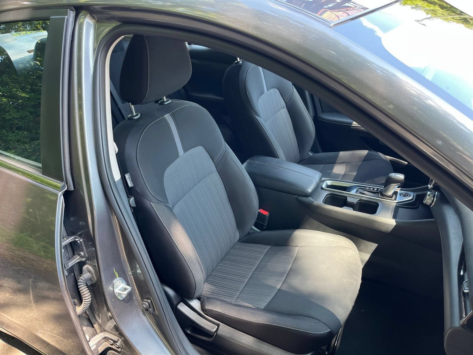 Used 2025 Nissan Sentra SV FWD image 37