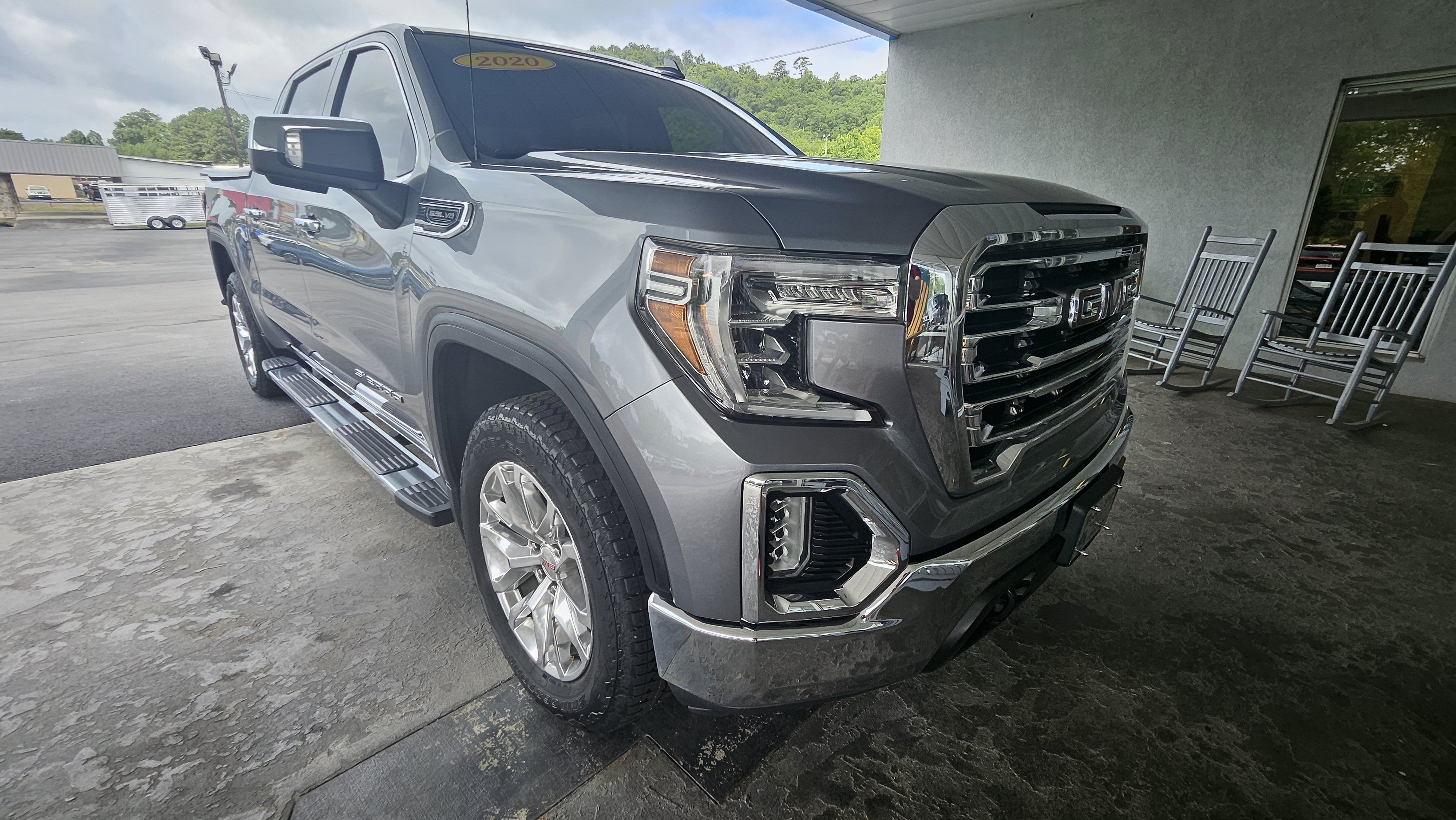 Used 2020 GMC Sierra 1500 SLT w/ SLT Premium Package AWD/4WD image 4