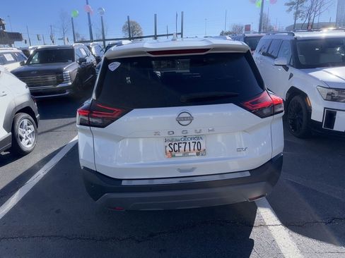 Used 2023 Nissan Rogue SV w/ SV Premium B Package image 5
