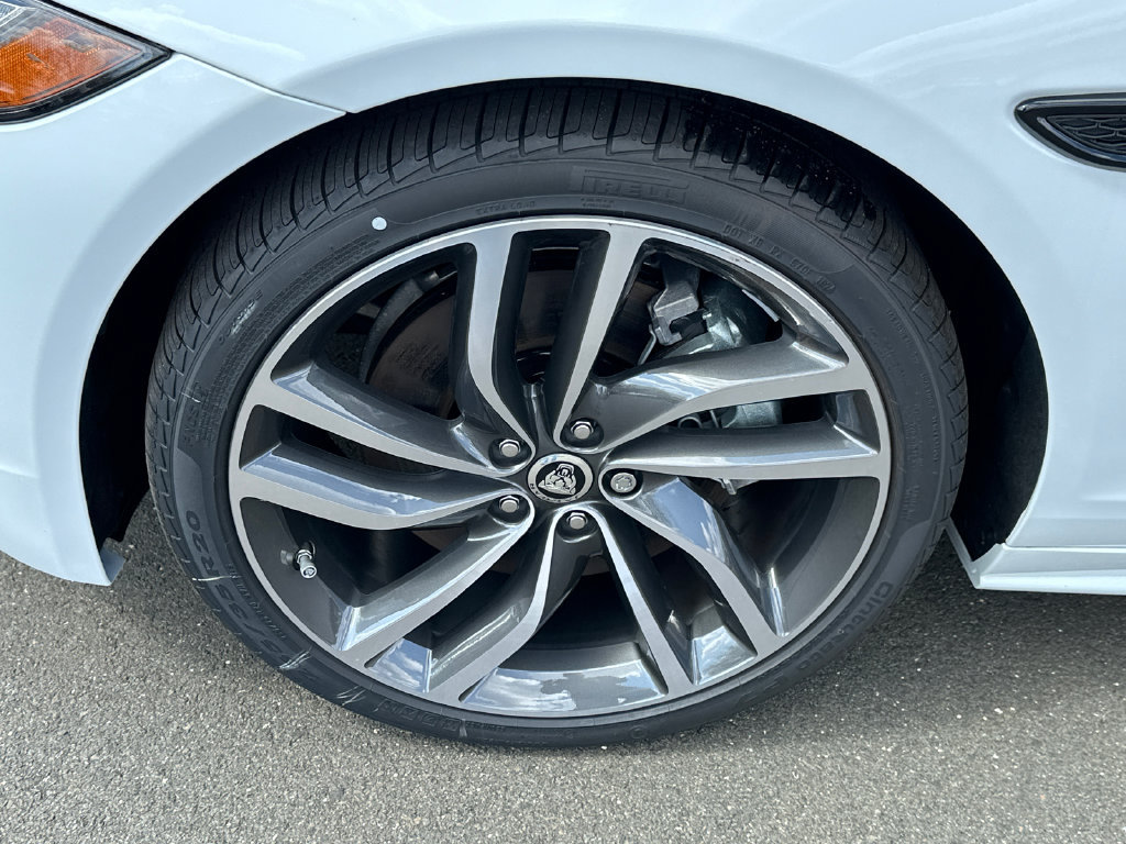Used 2024 Jaguar XF R-Dynamic SE AWD/4WD image 8